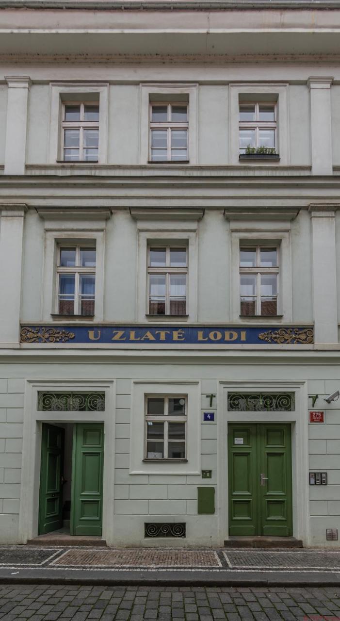The Roadhouse Prague Vandrarhem Exteriör bild